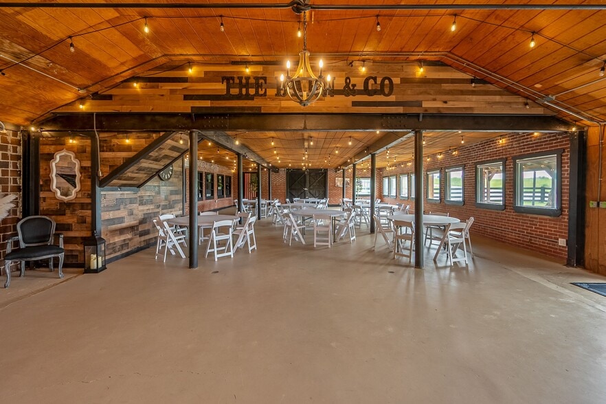 4241 Lee Hwy, Pulaski, VA for sale - Interior Photo - Image 2 of 10