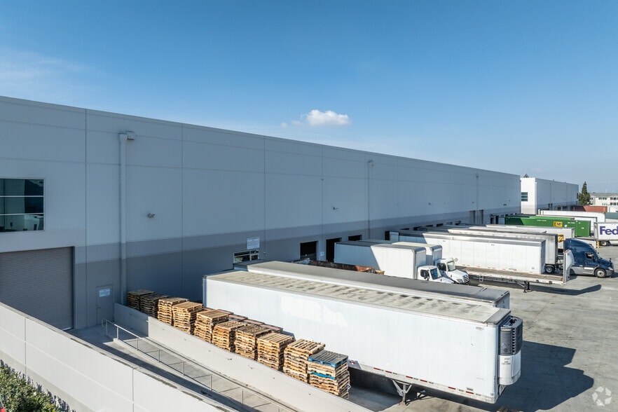 18200-18250 Central Ave, Carson, CA for lease - Building Photo - Image 2 of 7