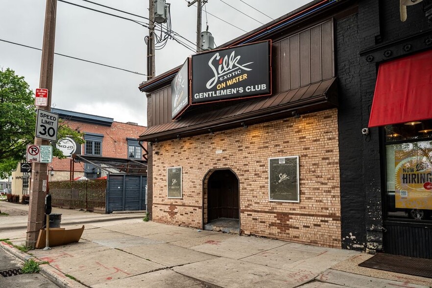 144 E Juneau Ave, Milwaukee, WI for sale - Building Photo - Image 3 of 17