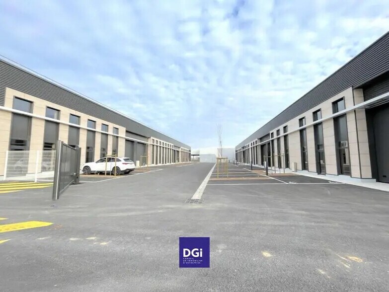 Flex dans Gallargues-le-Montueux à louer - Photo du bâtiment - Image 2 de 4