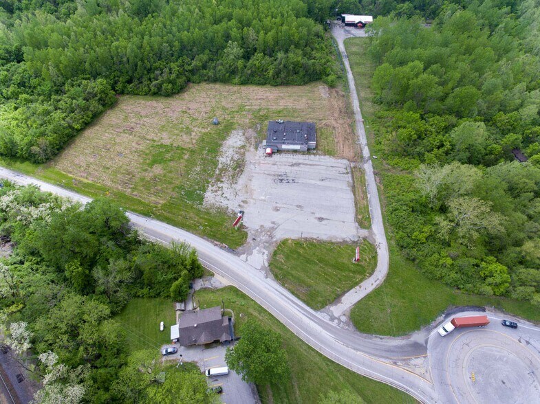 60 Four Corners Ln, Centreville, IL à vendre - Photo du bâtiment - Image 2 de 12