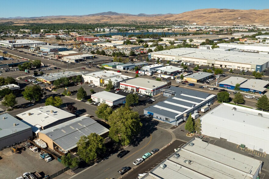 860-870 Steneri Way, Sparks, NV à vendre - Photo du bâtiment - Image 2 de 4
