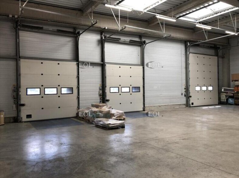Industrial in Sartrouville for lease - Building Photo - Image 2 of 4