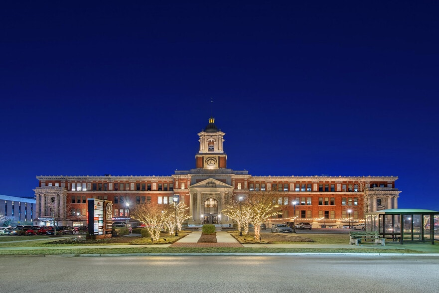 711 W 40th St, Baltimore, MD à louer - Photo du bâtiment - Image 2 de 9