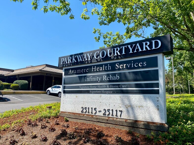 25115 SW Parkway Ave, Wilsonville, OR à louer - Photo du bâtiment - Image 2 de 10