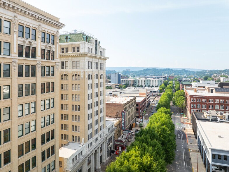 721 Broad St, Chattanooga, TN à vendre - Photo du bâtiment - Image 2 de 47