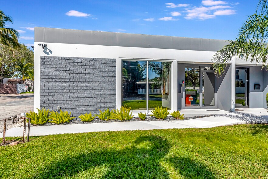 705 Bond Way, Delray Beach, FL à vendre - Photo du bâtiment - Image 1 de 46