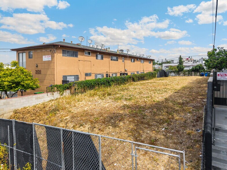 2113 W Court St, Los Angeles, CA à vendre - Photo du bâtiment - Image 2 de 19