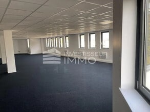 Bureau dans Avon à louer Photo du bâtiment- Image 2 de 26