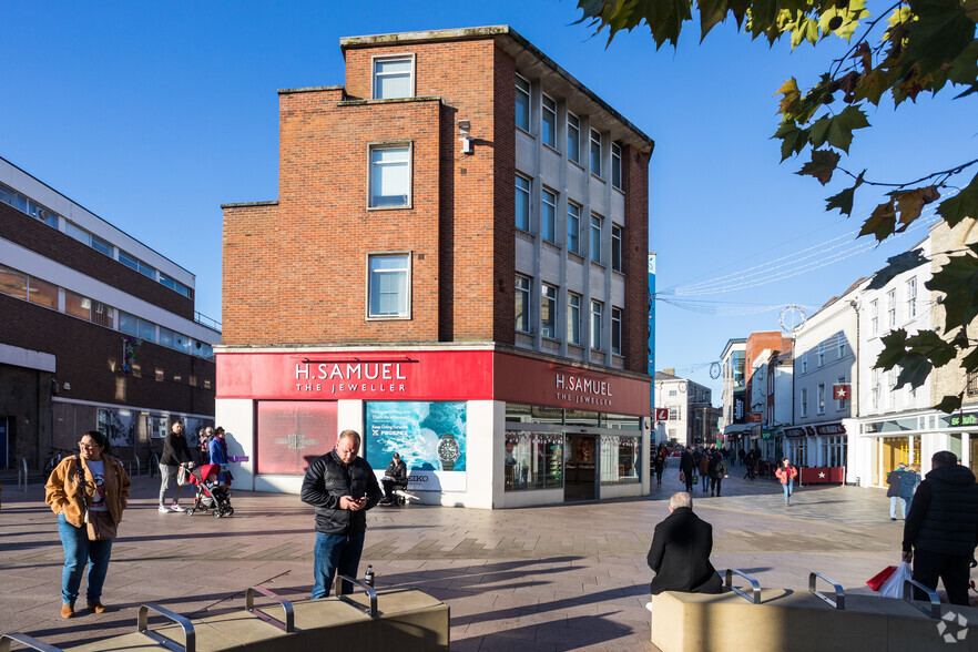 81-85 High St, Chelmsford for lease - Building Photo - Image 2 of 3