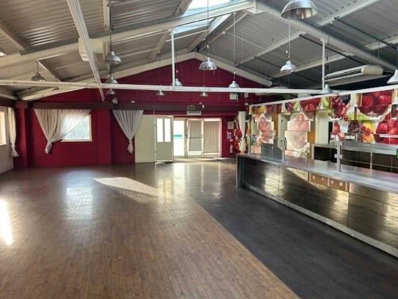 418 Bradford Rd, Batley à louer Photo intérieure- Image 1 de 2