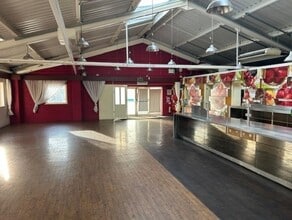 418 Bradford Rd, Batley à louer Photo intérieure- Image 1 de 2