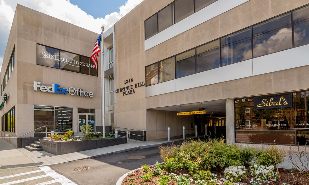 1244 Boylston St, Chestnut Hill, MA à louer - Photo du bâtiment - Image 2 de 3