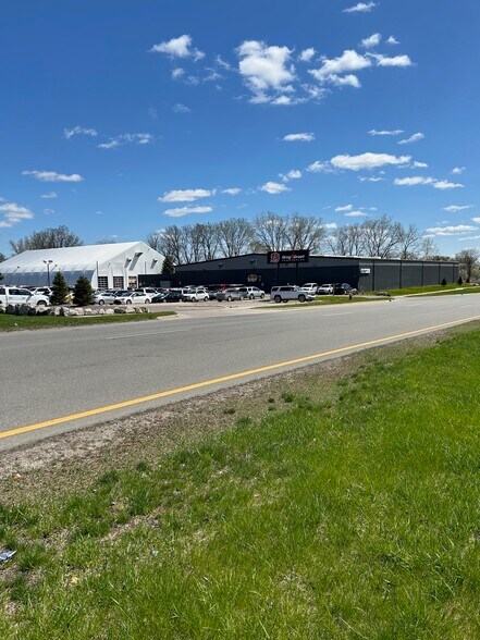 45300 Mound Rd, Shelby Township, MI à vendre - Photo du bâtiment - Image 1 de 14