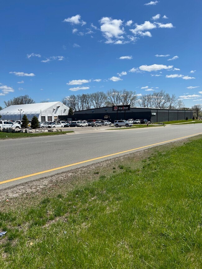 More details for 45300 Mound Rd, Shelby Township, MI - Sports & Entertainment for Sale