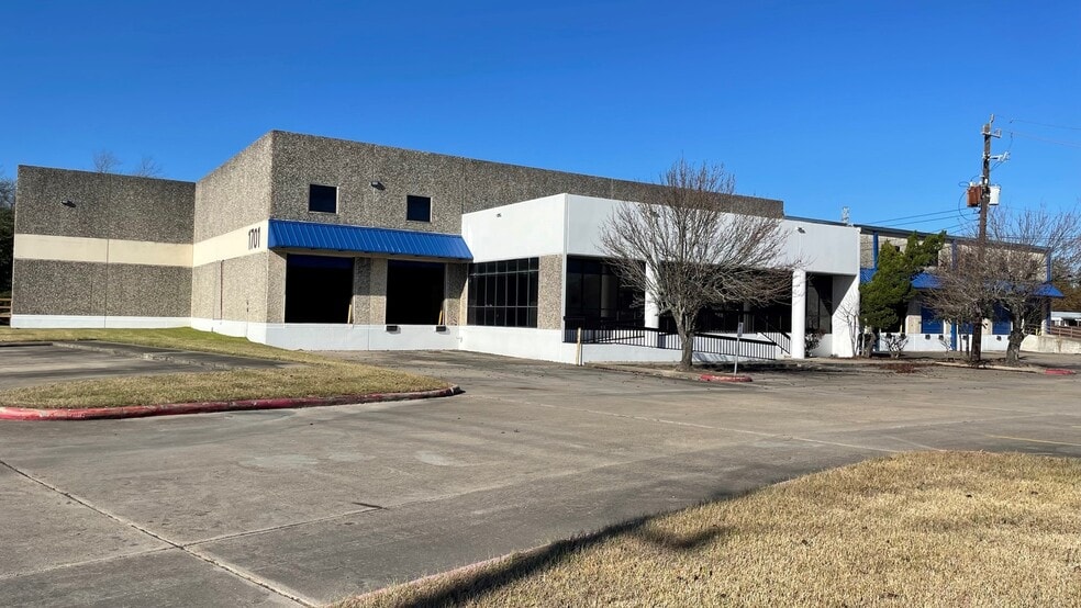 1701 Massey Tompkins Rd, Houston, TX for sale - Building Photo - Image 2 of 11