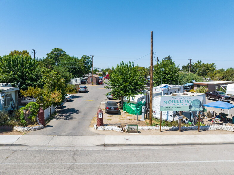 109 N E St, Porterville, CA à vendre - Photo du bâtiment - Image 1 de 1