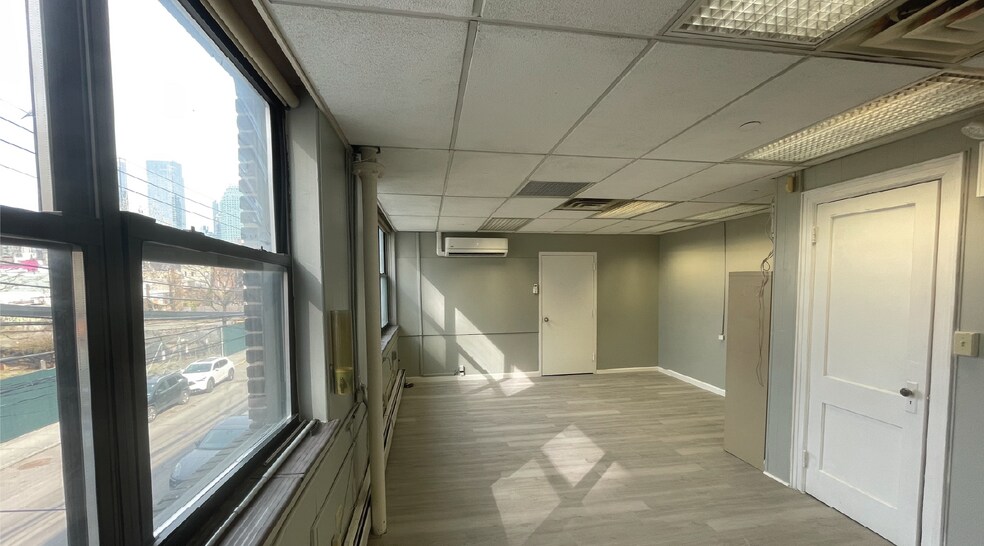 514 47th Ave, Long Island City, NY à louer - Photo intérieure - Image 3 de 4