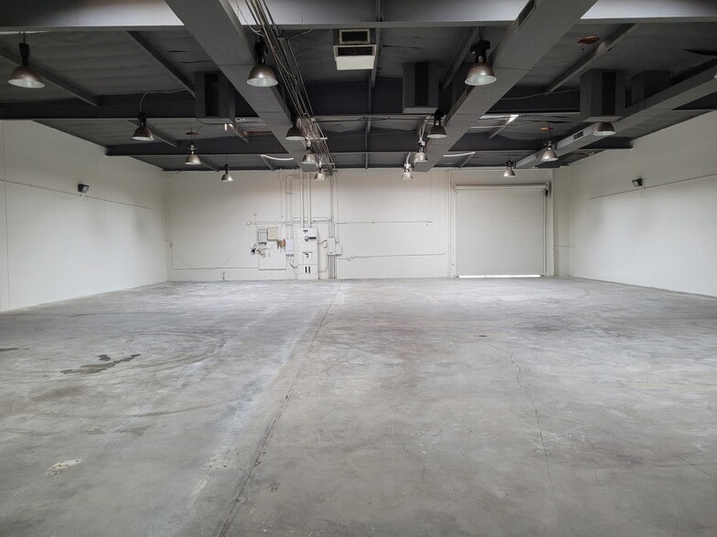 954-960 W Brooks St, Ontario, CA for lease - Interior Photo - Image 2 of 11