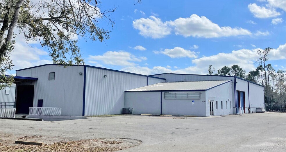 6170 Idlewild St, Fort Myers, FL à vendre - Photo du bâtiment - Image 3 de 4