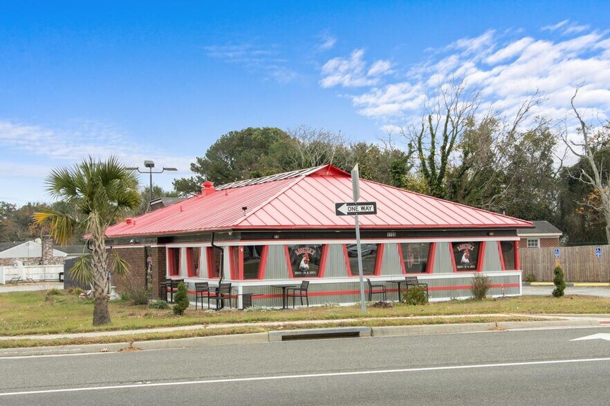 1725 George Washington Memoria Hwy, Gloucester Point, VA à vendre - Photo du bâtiment - Image 3 de 25