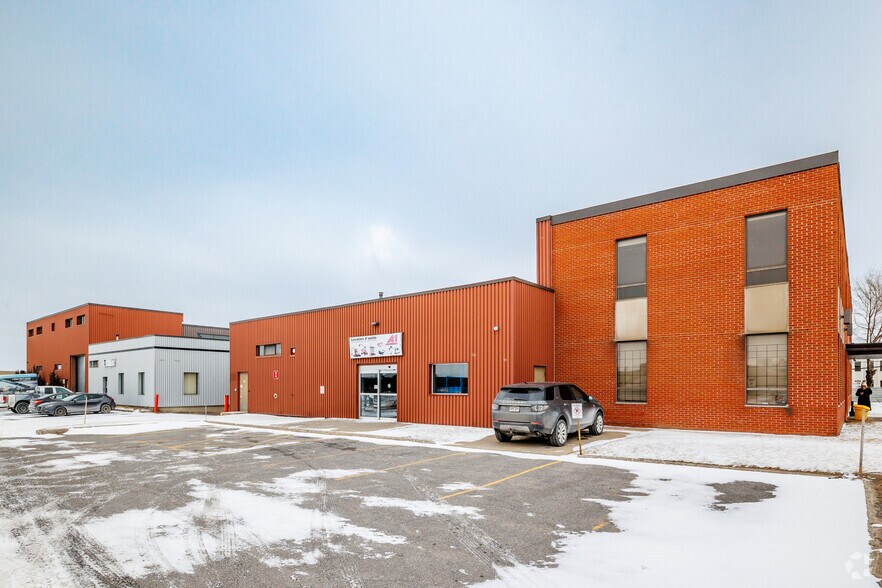 6555-6557 Ch de la Côte-de-Liesse, Montréal, QC à louer - Photo du bâtiment - Image 2 de 6
