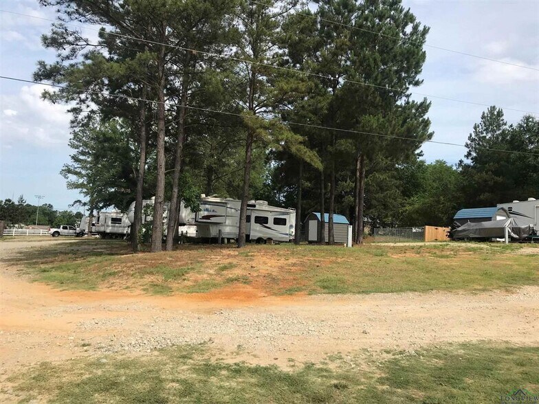 1609 N Main St, Gladewater, TX à vendre - Photo du bâtiment - Image 2 de 17
