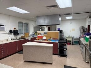 2635 Cleveland Ave, Fort Myers, FL for lease Interior Photo- Image 2 of 8