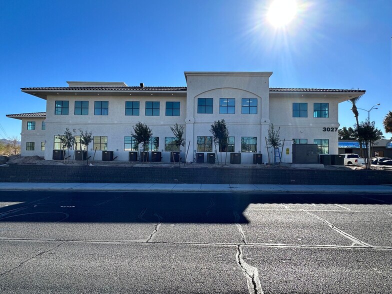 3027 E Sunset Rd, Las Vegas, NV à louer - Photo du bâtiment - Image 3 de 6