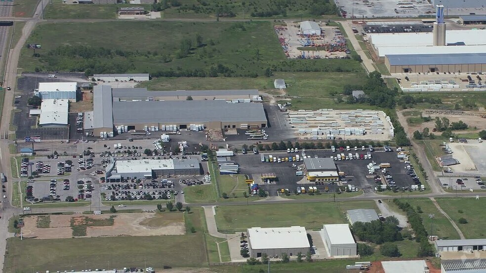 8600 S I-35 Service Rd, Oklahoma City, OK à vendre - Vidéo aérienne - Image 2 de 20