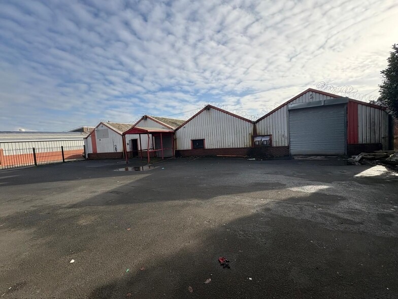 1 Barnfield Rd, Tipton for sale - Building Photo - Image 1 of 2