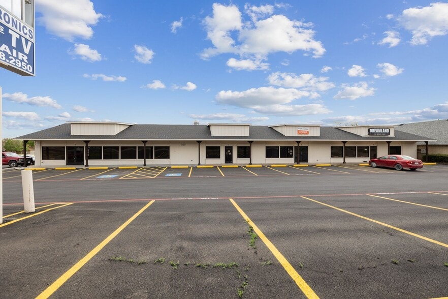 520 N Broadway St, Joshua, TX for lease - Building Photo - Image 2 of 8