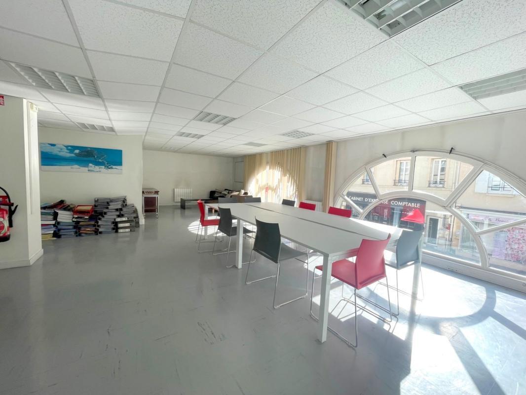 Bureau dans Poissy à louer Photo intérieure- Image 1 de 8