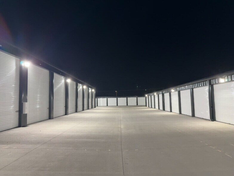 1308 Adair Ct SW, Cedar Rapids, IA à vendre - Vidéo sur l’inscription commerciale - Image 3 de 35