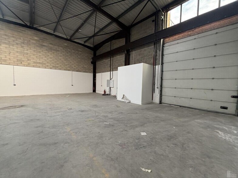 Industrial in Le Thillay for lease - Building Photo - Image 3 of 14