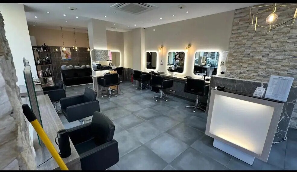 Retail in Asnières-sur-Seine for lease - Building Photo - Image 3 of 6