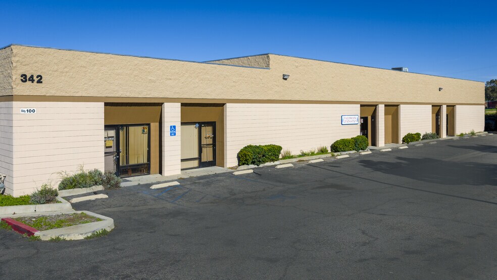 342 Industrial Way, Fallbrook, CA à vendre - Photo du bâtiment - Image 2 de 10