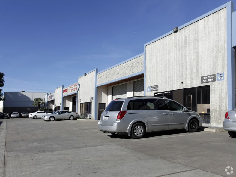 5260 Las Flores Dr, Chino, CA for lease - Building Photo - Image 3 of 5