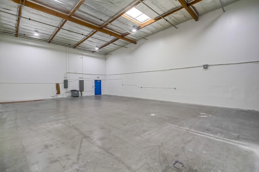 511-571 5th St, San Fernando, CA for lease - Interior Photo - Image 3 of 9