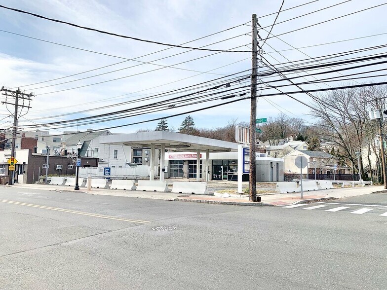 936 Hope St, Stamford, CT à vendre - Photo du bâtiment - Image 2 de 12