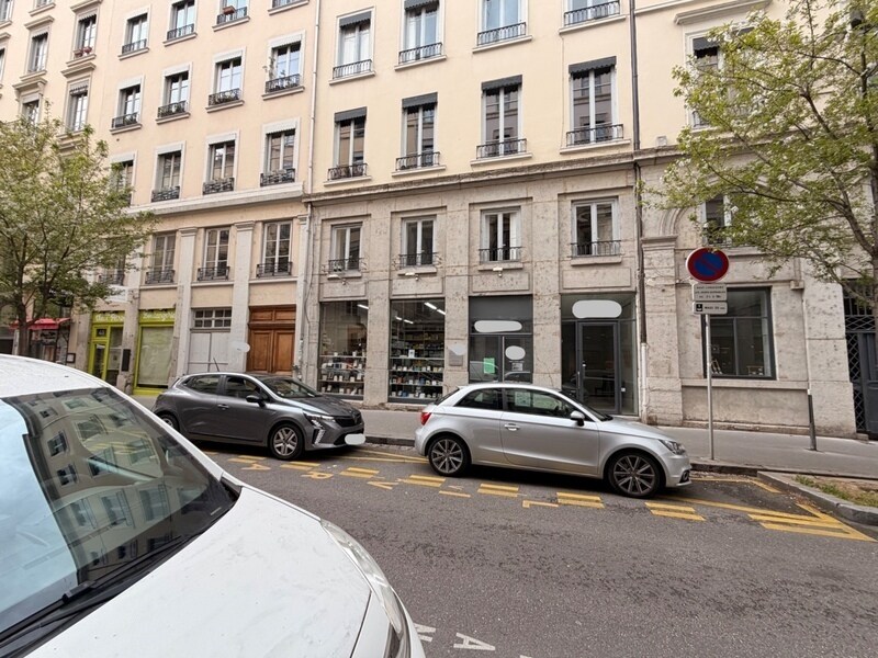 Retail in Lyon 2eme Arrondissement for lease Building Photo- Image 1 of 4
