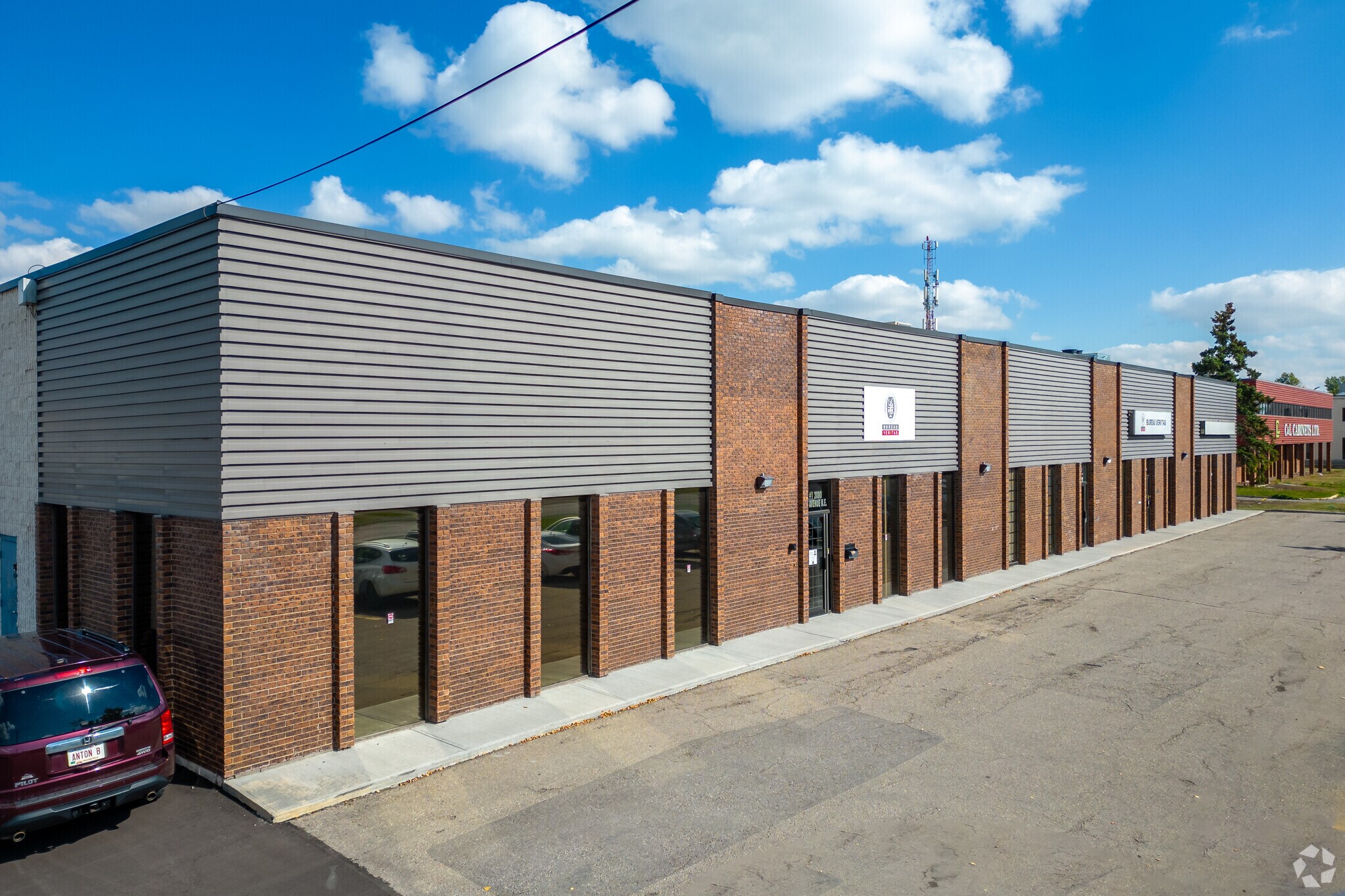 2080 39th Ave NE, Calgary, AB à vendre Photo principale- Image 1 de 1