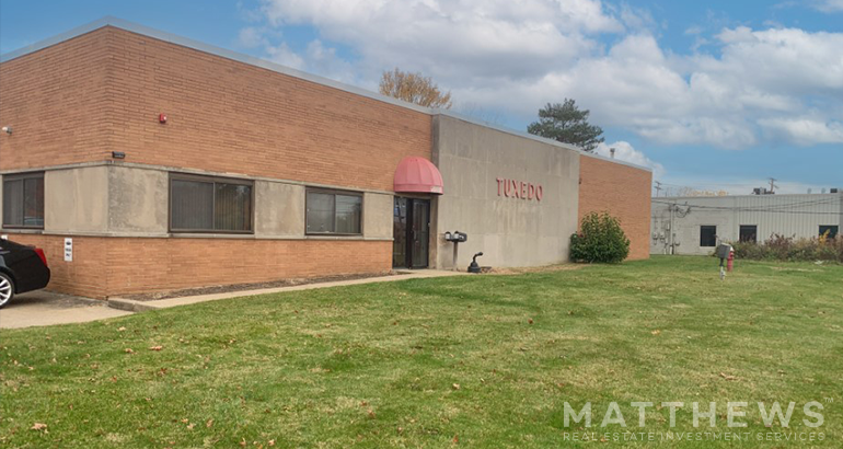 31525 Aurora Rd, Solon, OH for lease - Building Photo - Image 1 of 3