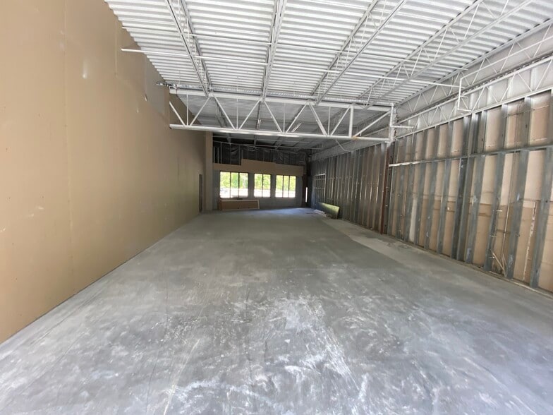 1213-1385 Rockside Rd, Parma, OH à louer - Photo du bâtiment - Image 2 de 2