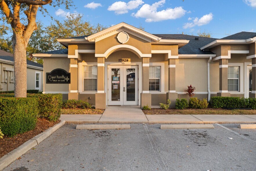 17929 Hunting Bow Cir, Lutz, FL à vendre - Photo du bâtiment - Image 3 de 29