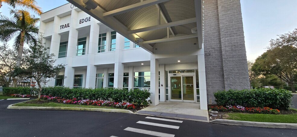 28930 Trails Edge Blvd, Bonita Springs, FL à louer - Photo du bâtiment - Image 2 de 9