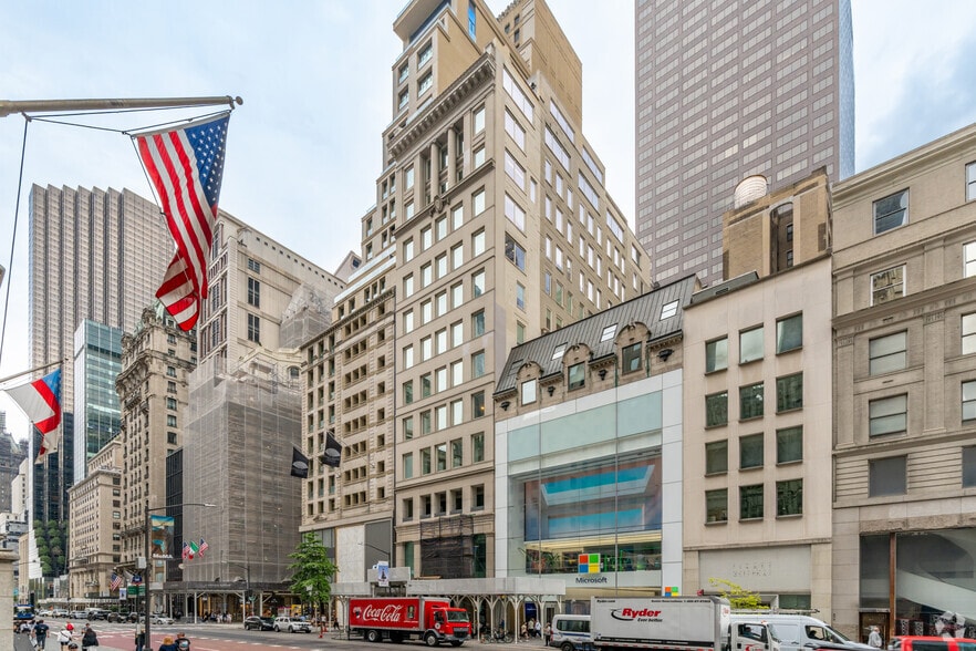 681 Fifth Ave, New York, NY for lease - Primary Photo - Image 1 of 15