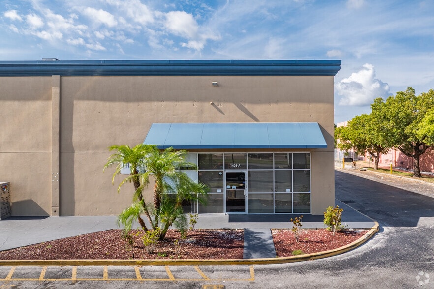 1401 E Fowler Ave, Tampa, FL for lease - Building Photo - Image 3 of 13