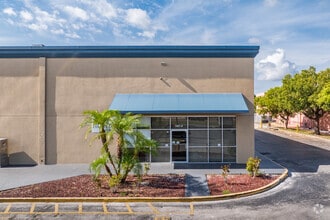 1401 E Fowler Ave, Tampa, FL à louer Photo du bâtiment- Image 1 de 19