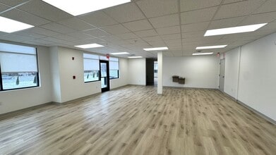 55 Fornof Rd, Columbus, OH à louer Photo du bâtiment- Image 2 de 8